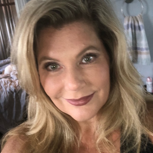 Meet your Posher, Kelli - Picture 1 of 1